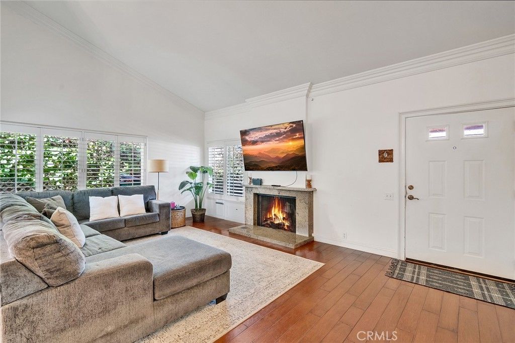 Image 6 of property listing at 14751 Deer Park St, Irvine, CA 92604