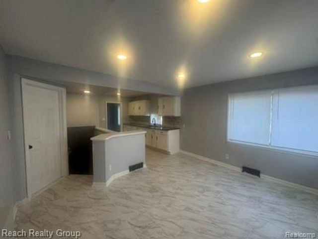 18110 Harlow Street, Detroit, MI 48235