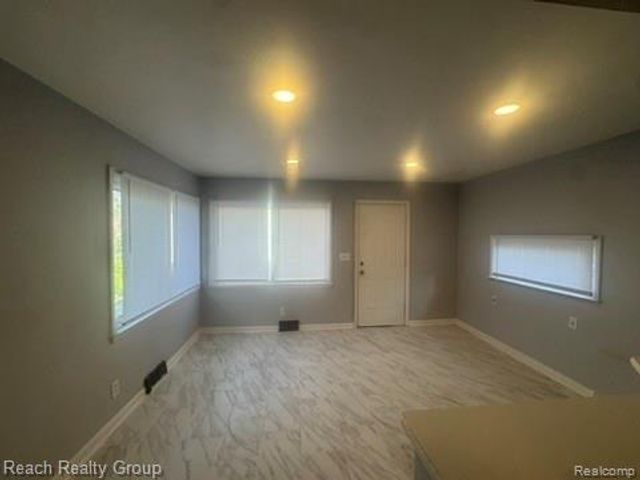 18110 Harlow Street, Detroit, MI 48235