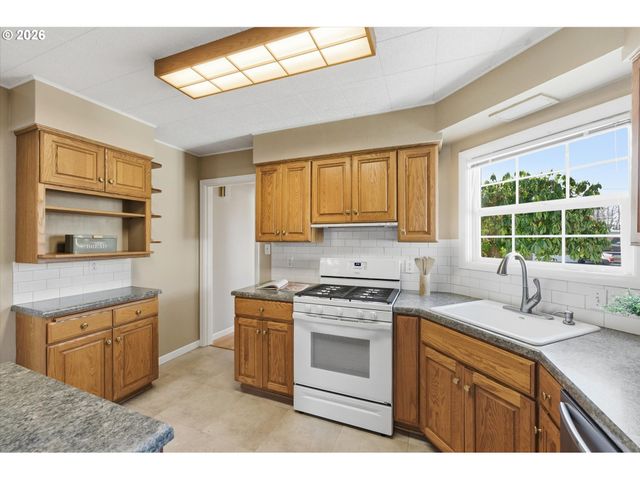 1403 18TH Ave, Longview, WA 98632