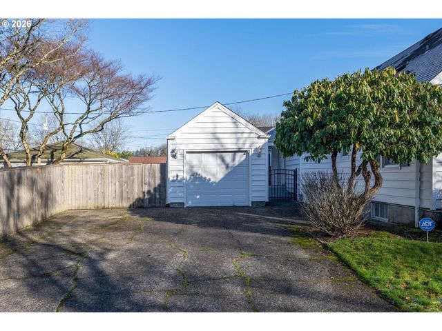 1403 18TH Ave, Longview, WA 98632