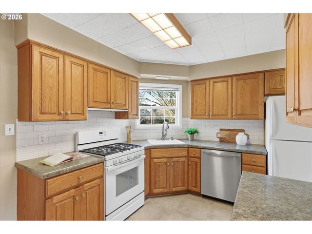 1403 18TH Ave, Longview, WA 98632