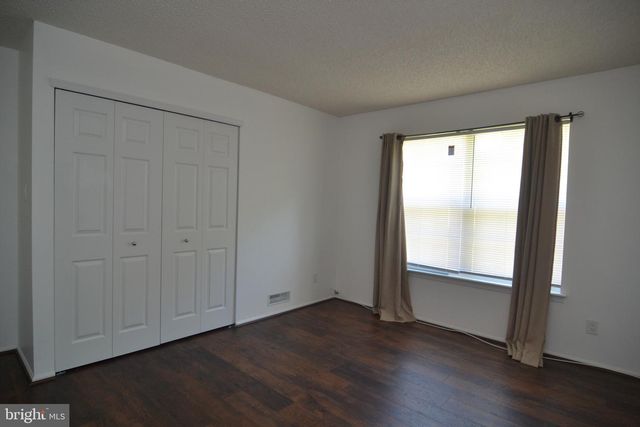 4004 ADELAIDE DR, Mount Laurel, NJ 08054