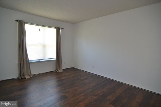 4004 ADELAIDE DR, Mount Laurel, NJ 08054