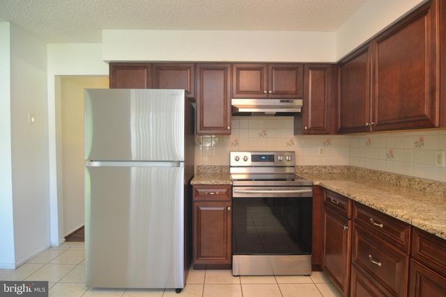 4004 ADELAIDE DR, Mount Laurel, NJ 08054