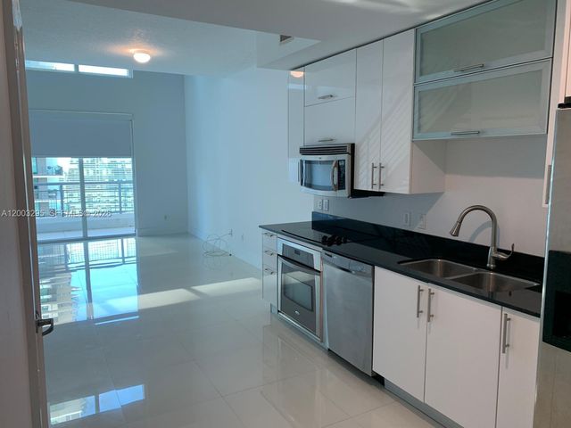 60 SW 13 ST 3202, Miami, FL 33130