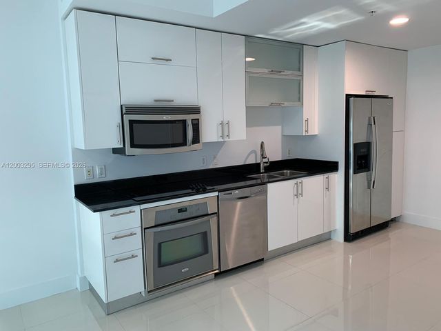 60 SW 13 ST 3202, Miami, FL 33130