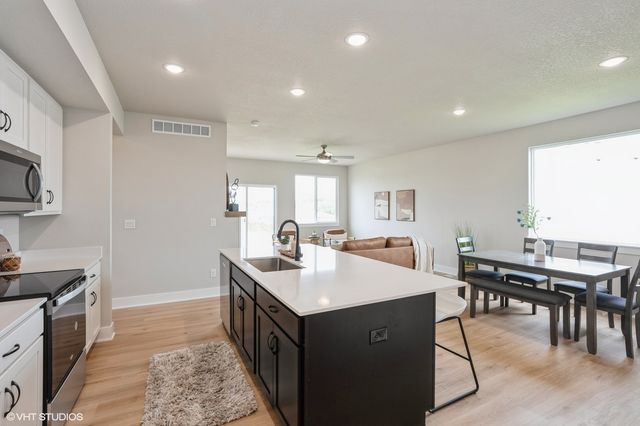 5676 Brook View Avenue, Des Moines, IA 50317