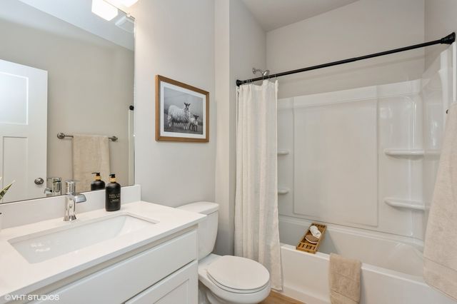 5676 Brook View Avenue, Des Moines, IA 50317