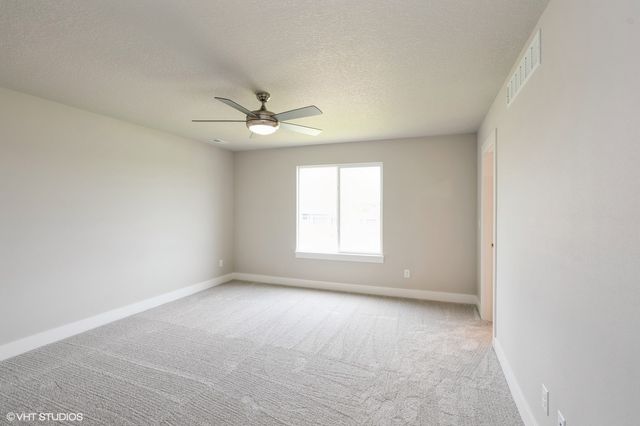5676 Brook View Avenue, Des Moines, IA 50317