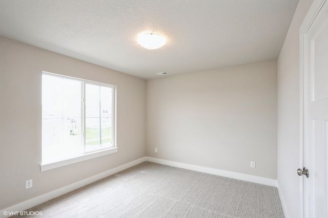 5676 Brook View Avenue, Des Moines, IA 50317
