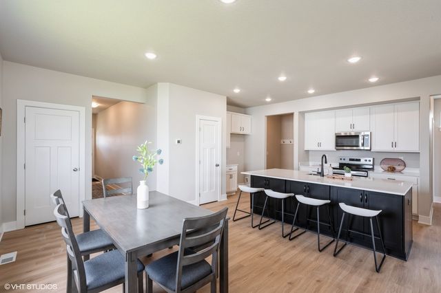 5676 Brook View Avenue, Des Moines, IA 50317