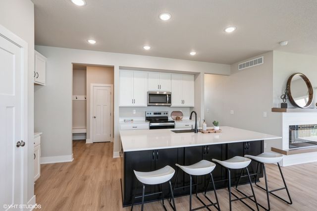 5676 Brook View Avenue, Des Moines, IA 50317