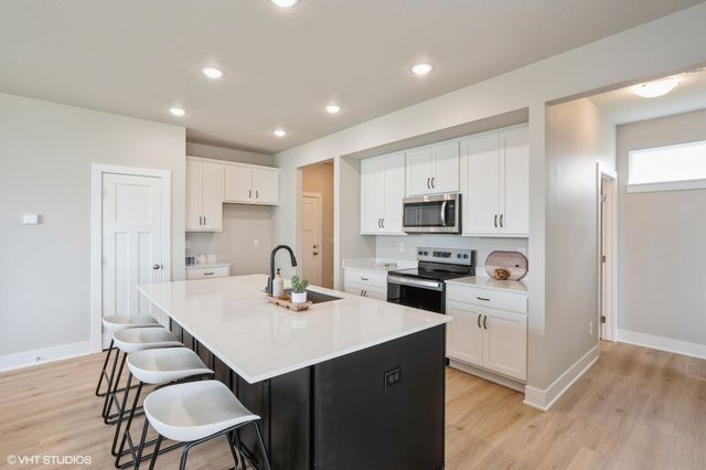 5676 Brook View Avenue, Des Moines, IA 50317