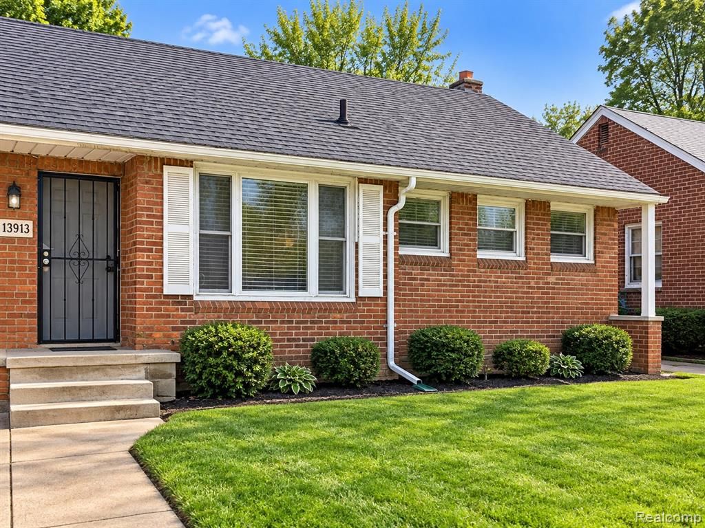 13913 Chatham Street, Detroit, MI 48223