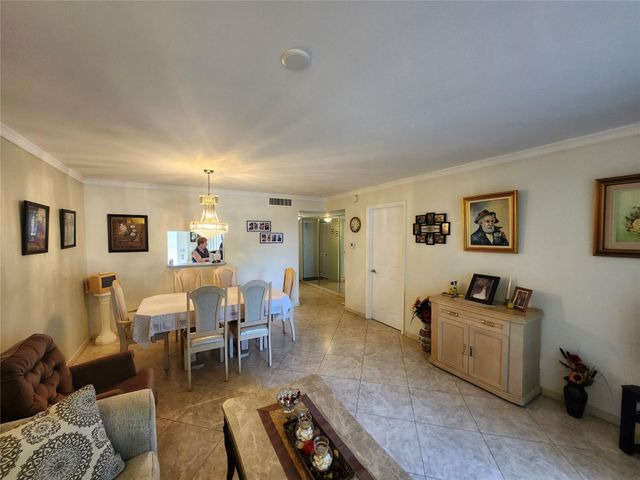 4191 NW 41st Street 211, Lauderdale Lakes, FL 33319