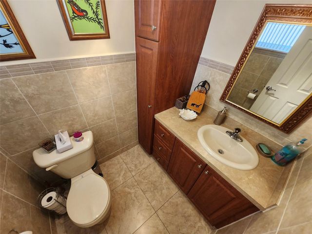 4191 NW 41st Street 211, Lauderdale Lakes, FL 33319