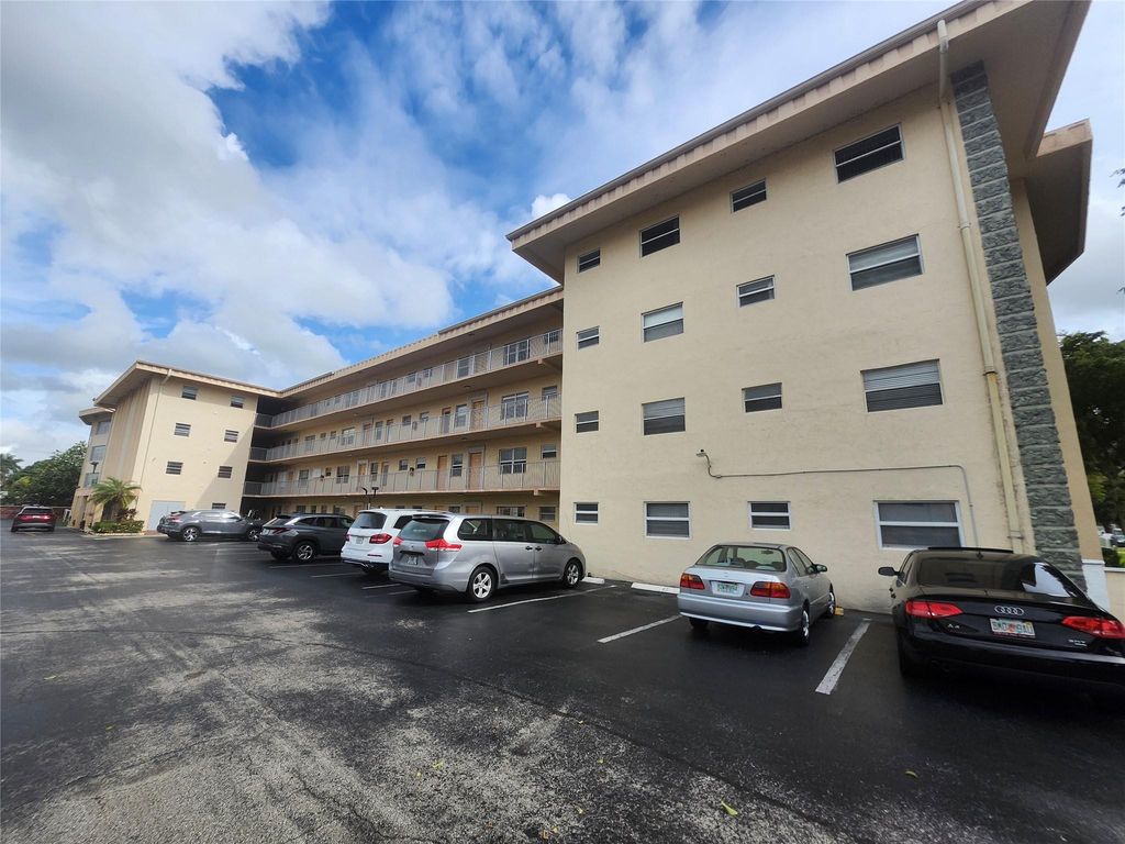 4191 NW 41st Street 211, Lauderdale Lakes, FL 33319