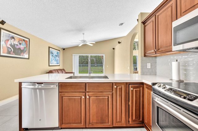 3760 Newport Avenue, Boynton Beach, FL 33436