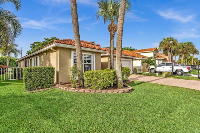 3760 Newport Avenue, Boynton Beach, FL 33436