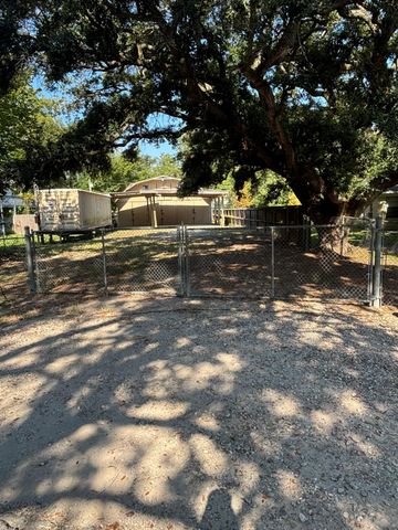 332 Reppert Street, Bacliff, TX 77518