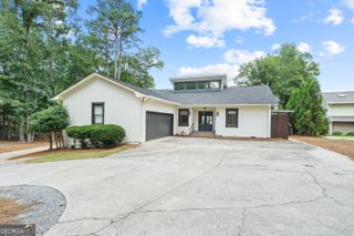 211 Lakecrest Drive NE, Milledgeville, GA 31061