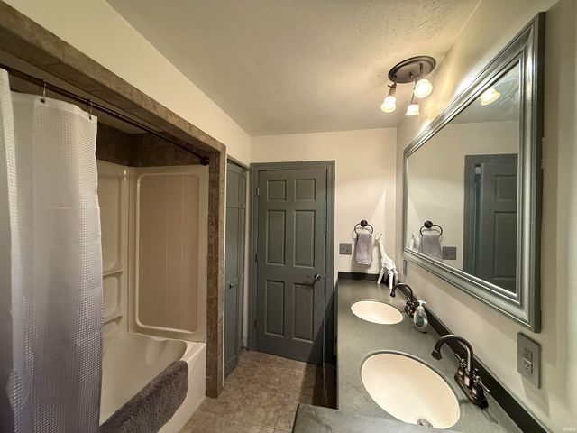 609 Westlake Drive, Middlebury, IN 46540