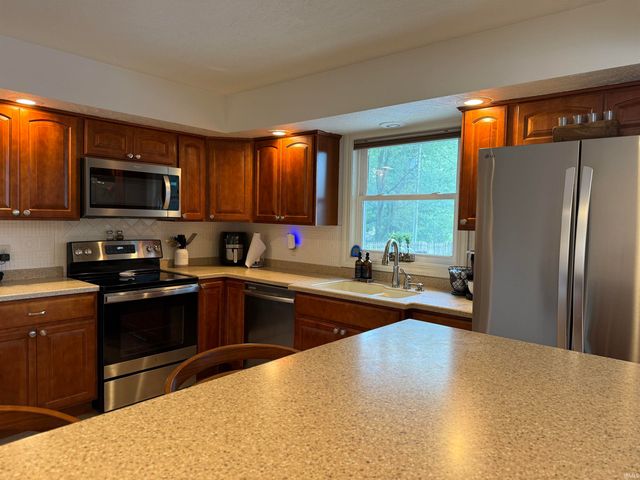 609 Westlake Drive, Middlebury, IN 46540