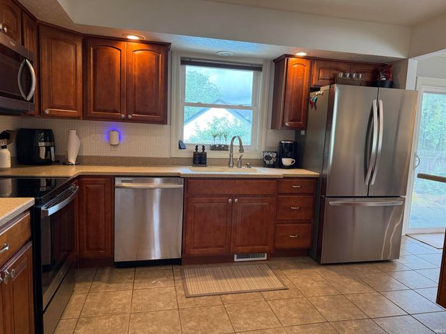 609 Westlake Drive, Middlebury, IN 46540