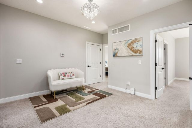 10692 Pearl Creek Drive, Plain City, OH 43064