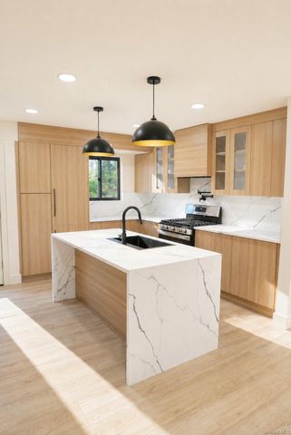 14 Ellen Place, Kings Park, NY 11754