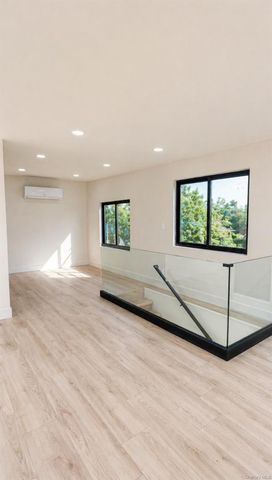 14 Ellen Place, Kings Park, NY 11754