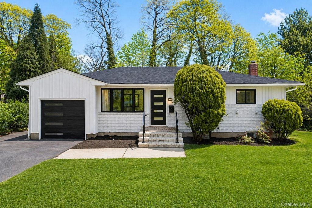 14 Ellen Place, Kings Park, NY 11754