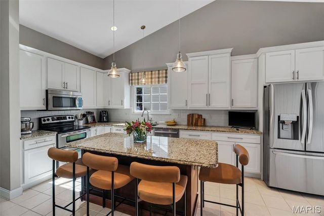 2088 Avalon Ridge Circle, Fenton, MO 63026