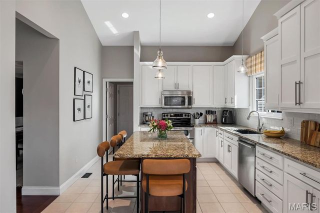 2088 Avalon Ridge Circle, Fenton, MO 63026