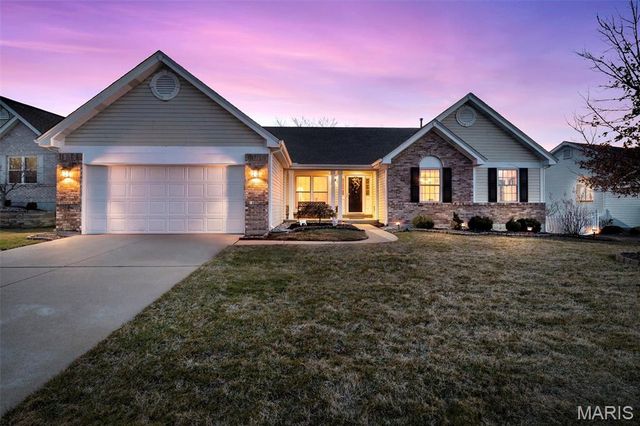 2088 Avalon Ridge Circle, Fenton, MO 63026