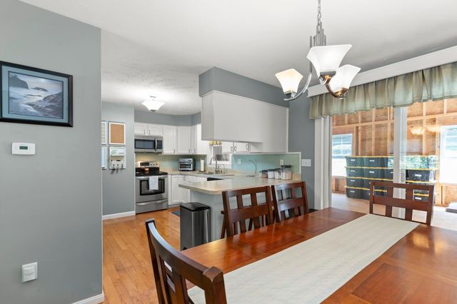 17 Bennett Way, Newmarket, NH 03857