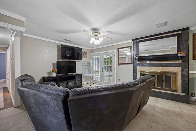 4138 Victoria Street, Irving, TX 75062