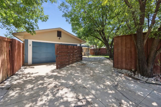 4138 Victoria Street, Irving, TX 75062