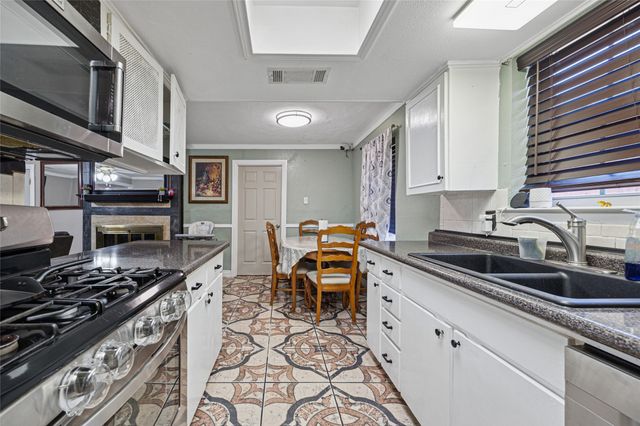 4138 Victoria Street, Irving, TX 75062