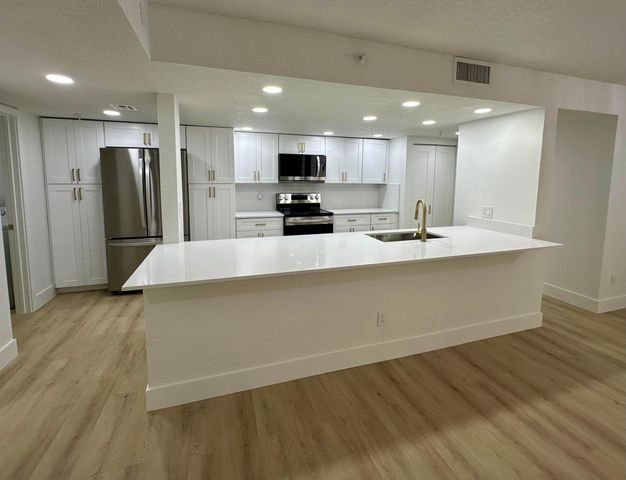 950 Lavers Circle F405, Delray Beach, FL 33444