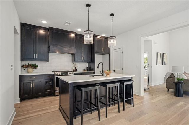 17749 W 97th Street, Lenexa, KS 66219
