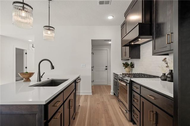 17749 W 97th Street, Lenexa, KS 66219