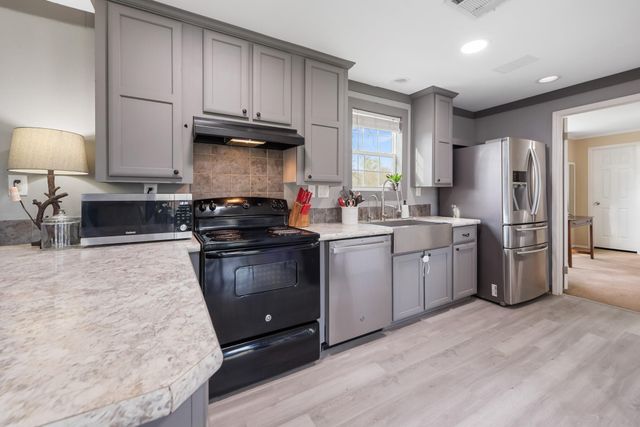 319 Berry Creek Drive, Caldwell, TX 77836