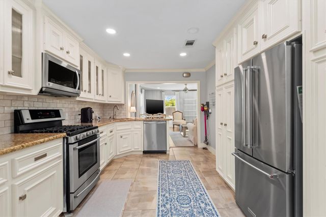 2023 Woodcrest Drive, Houston, TX 77018