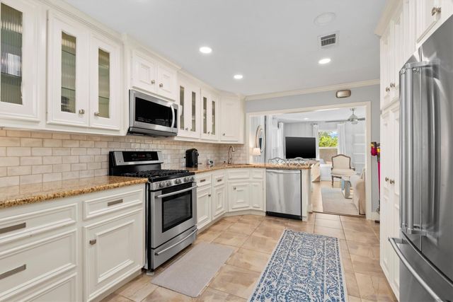 2023 Woodcrest Drive, Houston, TX 77018