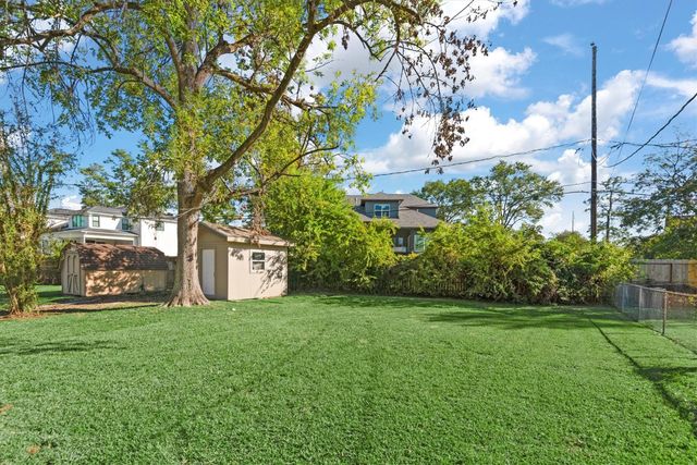 2023 Woodcrest Drive, Houston, TX 77018
