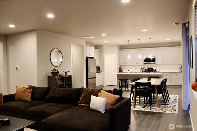 16155 8th Avenue E, Spanaway, WA 98387