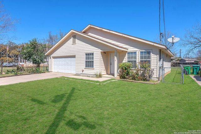 612 E Theissen, Boerne, TX 78006