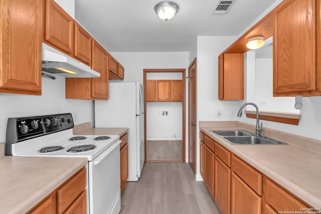 612 E Theissen, Boerne, TX 78006